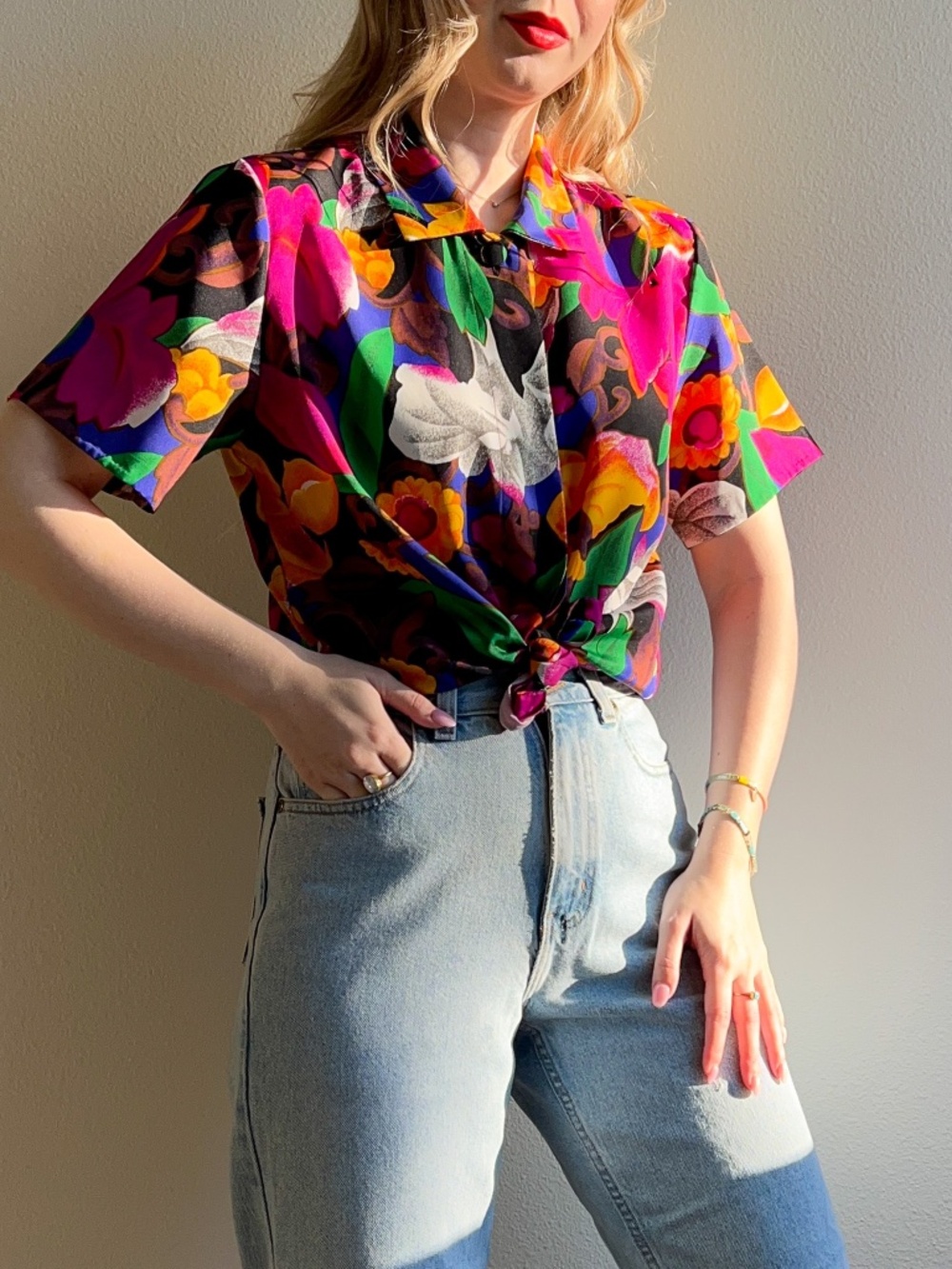 Vibrant Vintage 1980s Floral Short Sleeve Blouse (M/L)
